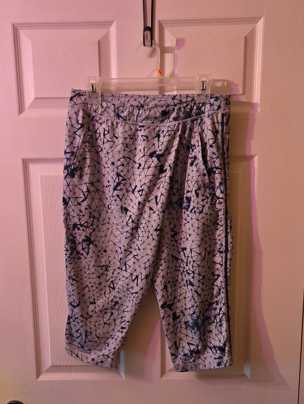 Lululemon Women’s Blue & White Printed Cropped Pants Sz 6